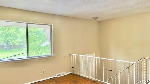 5025 REFUGEE RD, COLUMBUS, OH 43232, photo 4 of 32